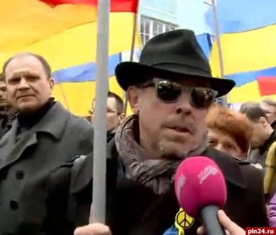 Макеревич с флагом Украины.